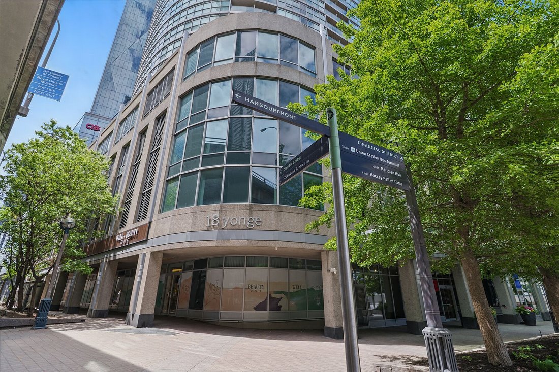 Condo in Toronto, Ontario, Canada 2 - 15742028