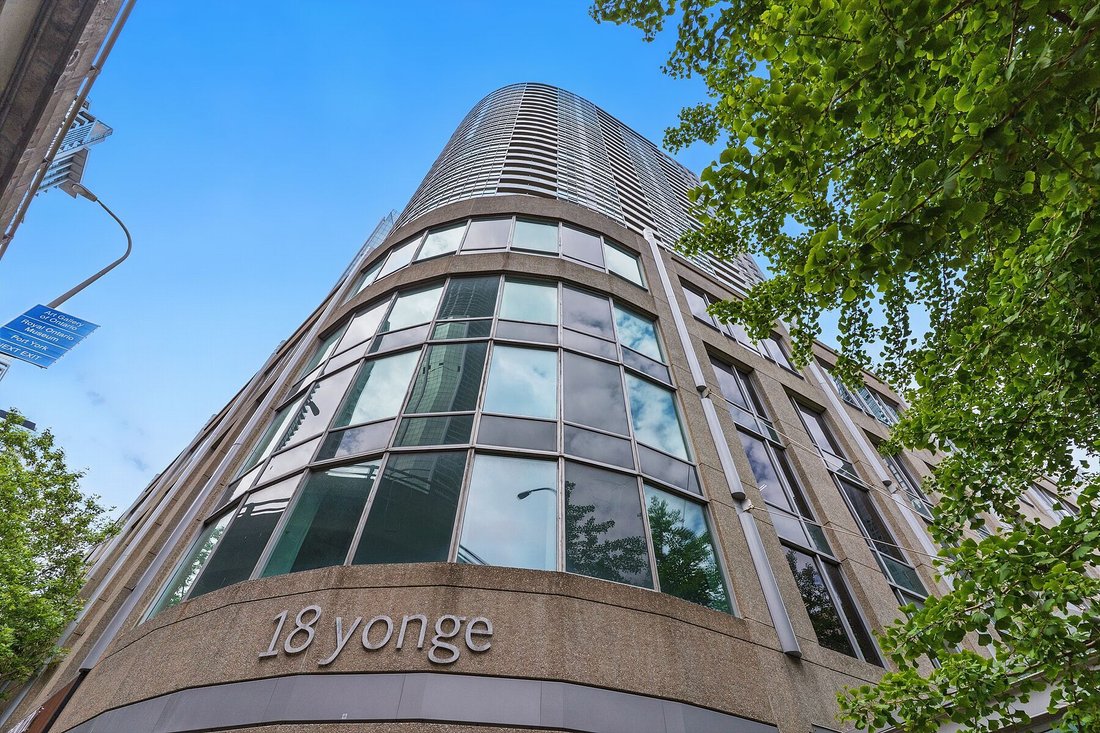 Condo in Toronto, Ontario, Canada 1 - 15742028