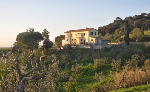 Country House in Santa Luce, Tuscany, Italy 1