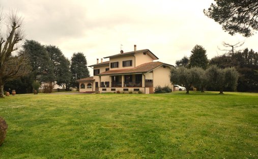 Villa in Antraccoli-Picciorana-Tempagnano, Lucca, Italy 1