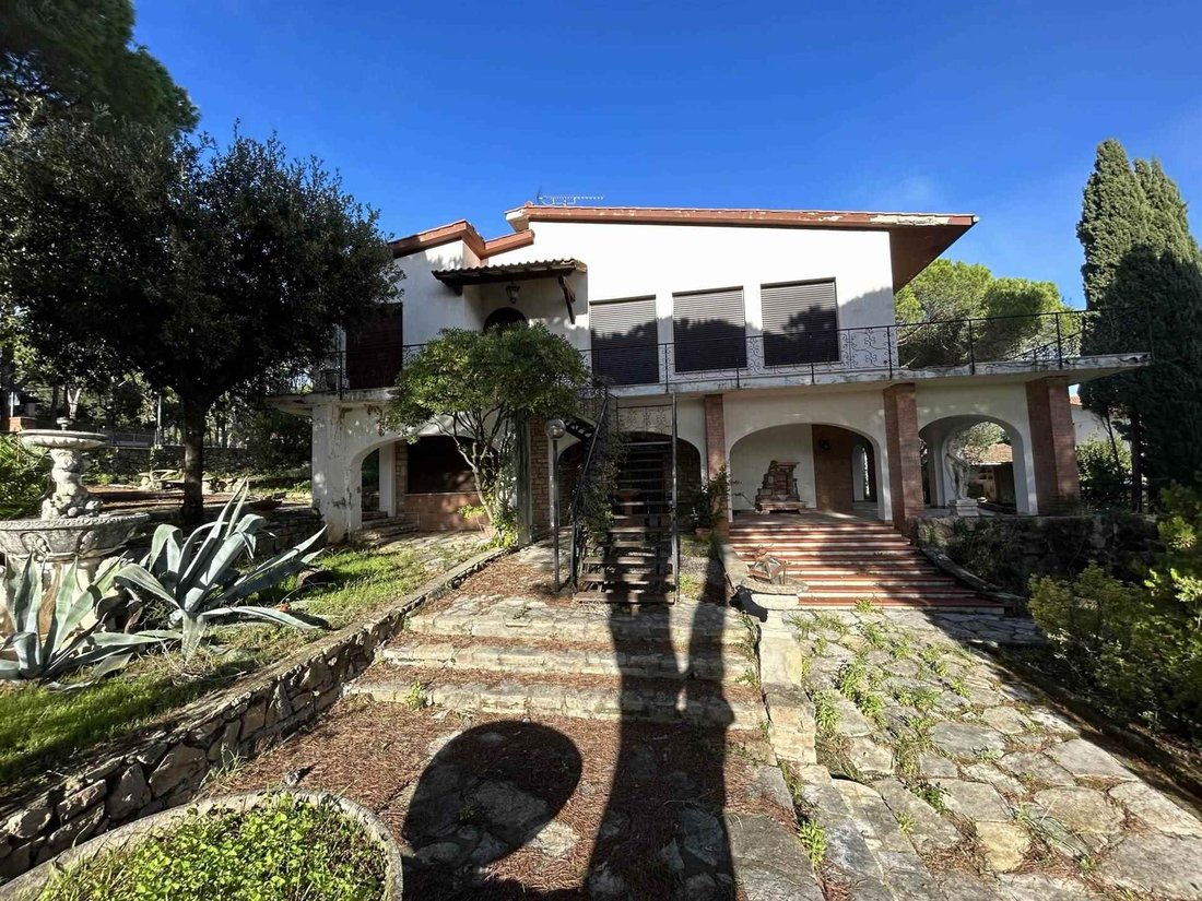 Villa in Castiglioncello, Rosignano Marittimo, Tuscany 3 - 15742660