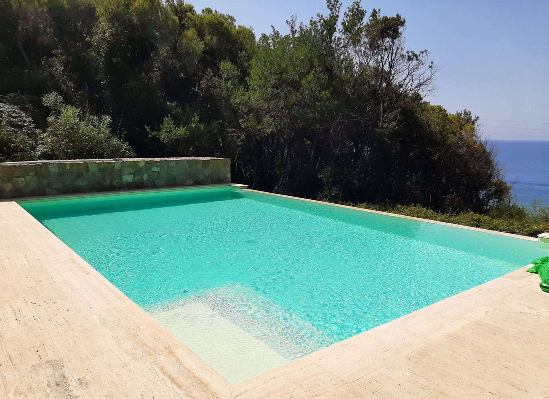 Villa in Castiglioncello, Rosignano Marittimo, Tuscany 2 - 15742472