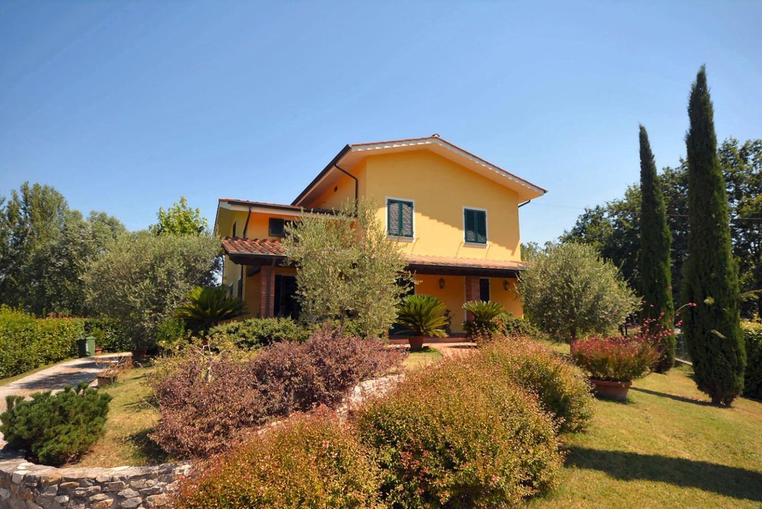 Villa in Historic Center, Lucca, Tuscany 1 - 15742161