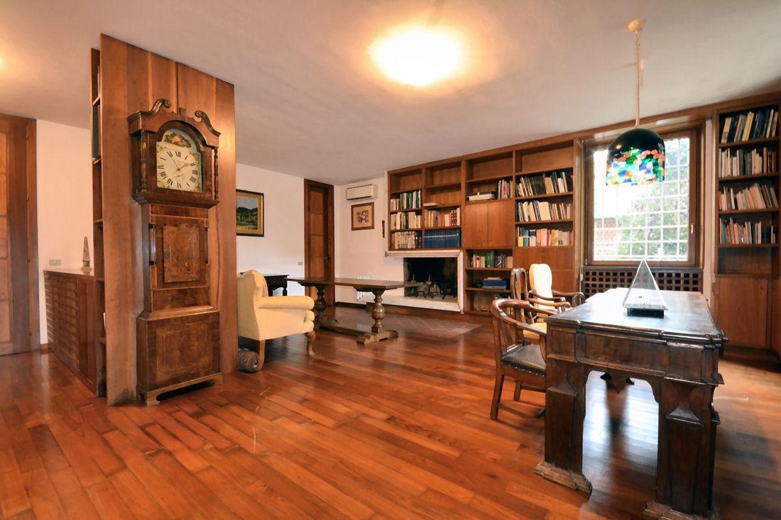 Villa in Historic Center, Lucca, Tuscany 2 - 15741197