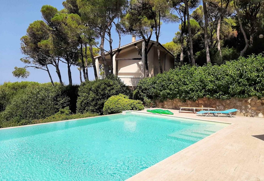 Villa in Castiglioncello, Rosignano Marittimo, Tuscany 1 - 15742472