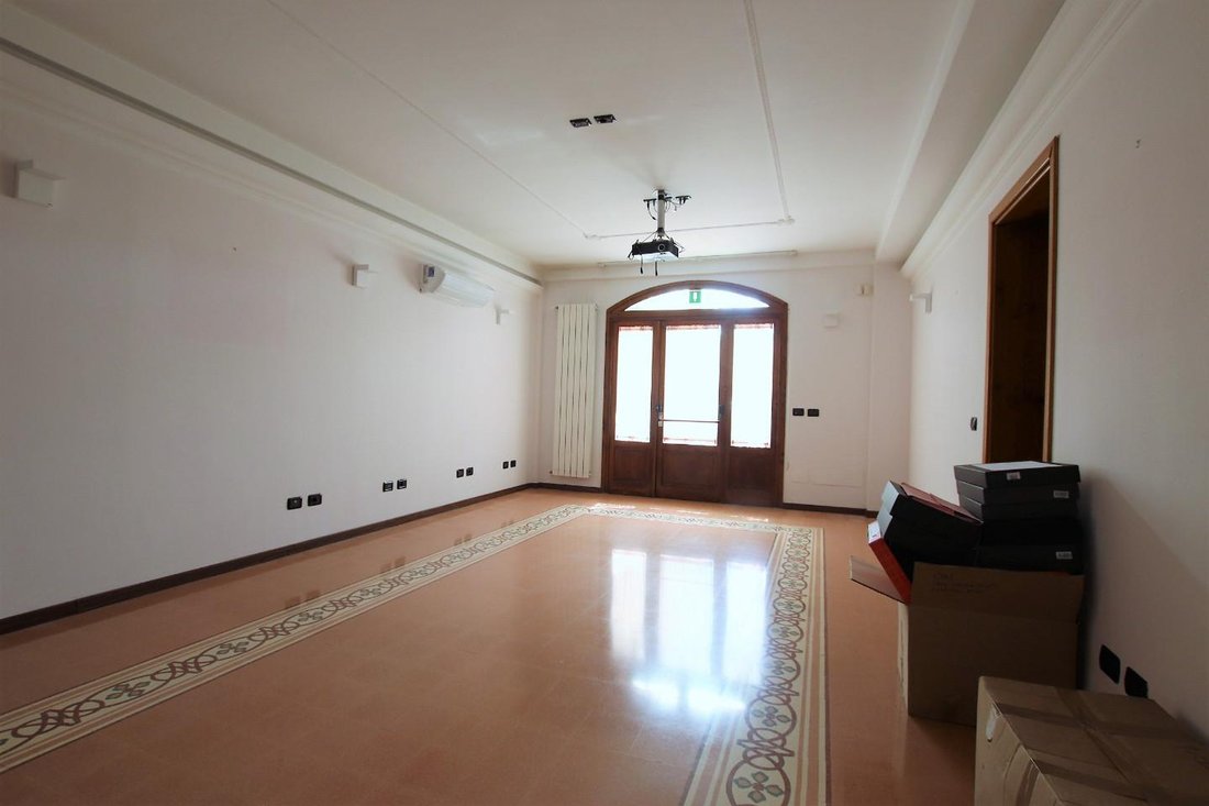 Villa in Historic Center, Lucca, Tuscany 5 - 15741494