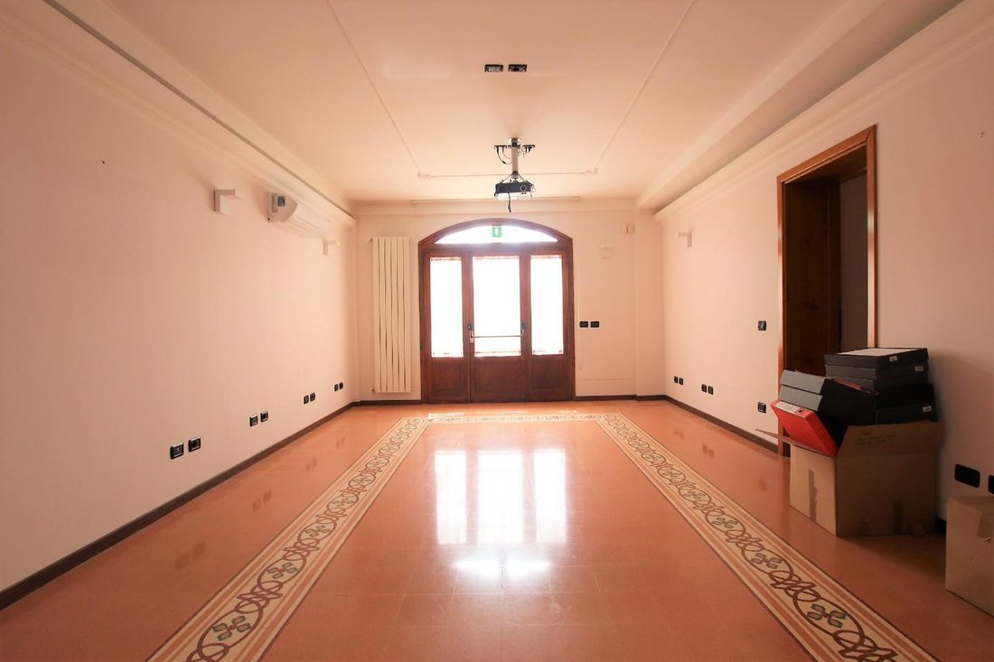 Villa in Historic Center, Lucca, Tuscany 4 - 15741494