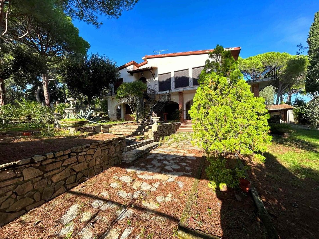 Villa in Castiglioncello, Rosignano Marittimo, Tuscany 1 - 15742660