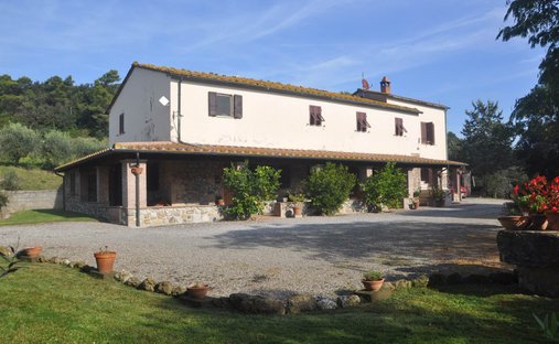 Country House in Pomarance, Tuscany, Italy 1