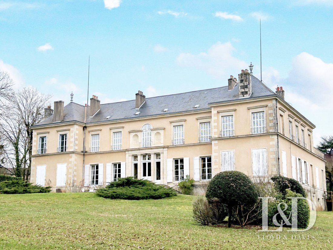 Jazeneuil: A Poetic Château Where Time Dances in Painted Ceilings