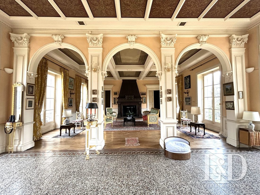 Jazeneuil: A Poetic Château Where Time Dances in Painted Ceilings