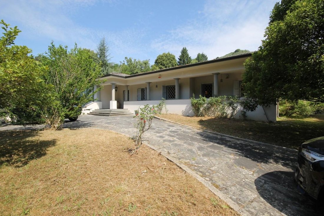 Villa in Camaiore, Tuscany, Italy 1 - 15742228