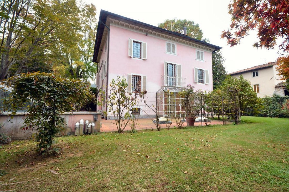 Villa in Historic Center, Lucca, Tuscany 1 - 15741197