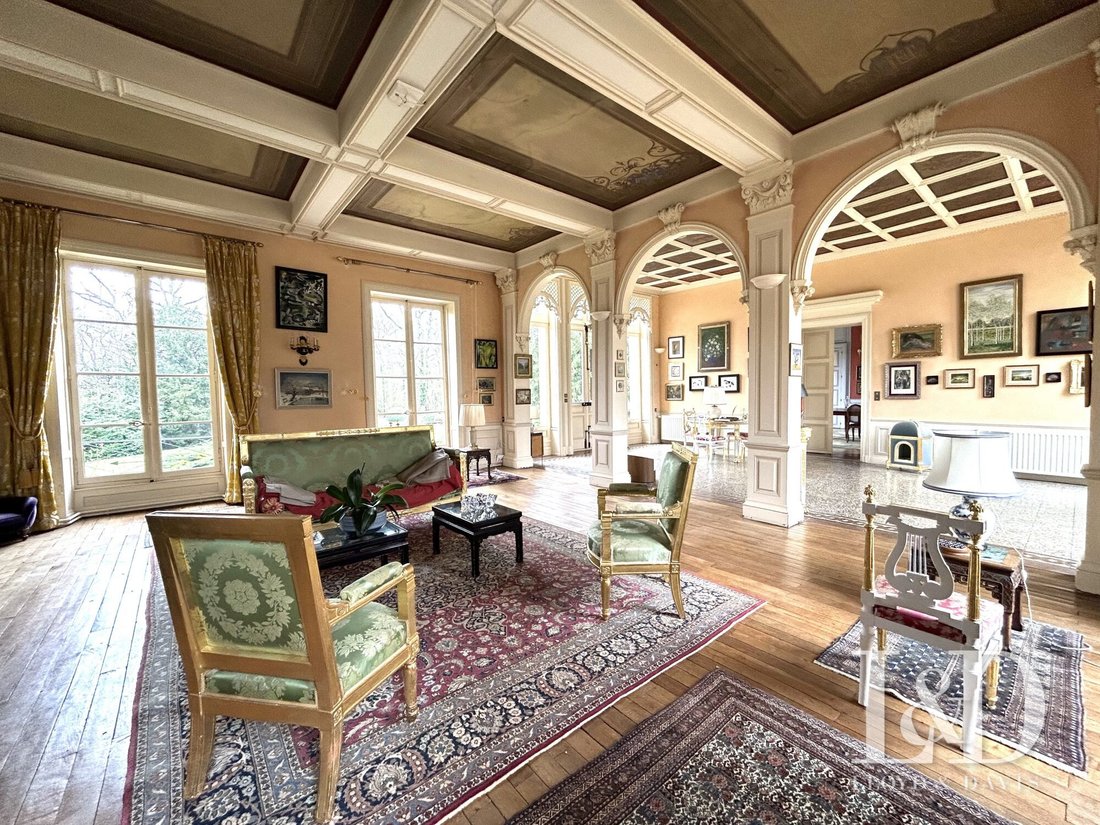 Jazeneuil: A Poetic Château Where Time Dances in Painted Ceilings