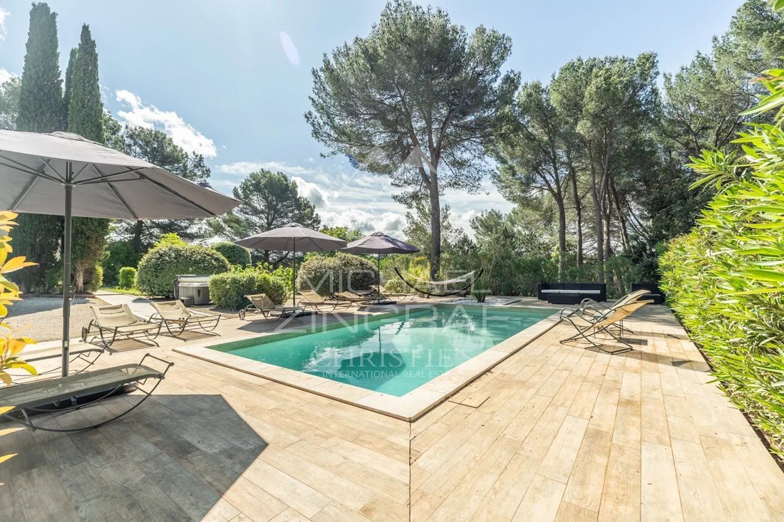 Estate in Lourmarin, Provence-Alpes-Côte d'Azur, France 1 - 15742350