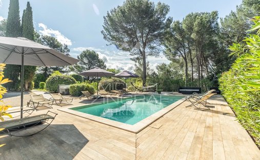 Estate in Lourmarin, Provence-Alpes-Côte d'Azur, France 1
