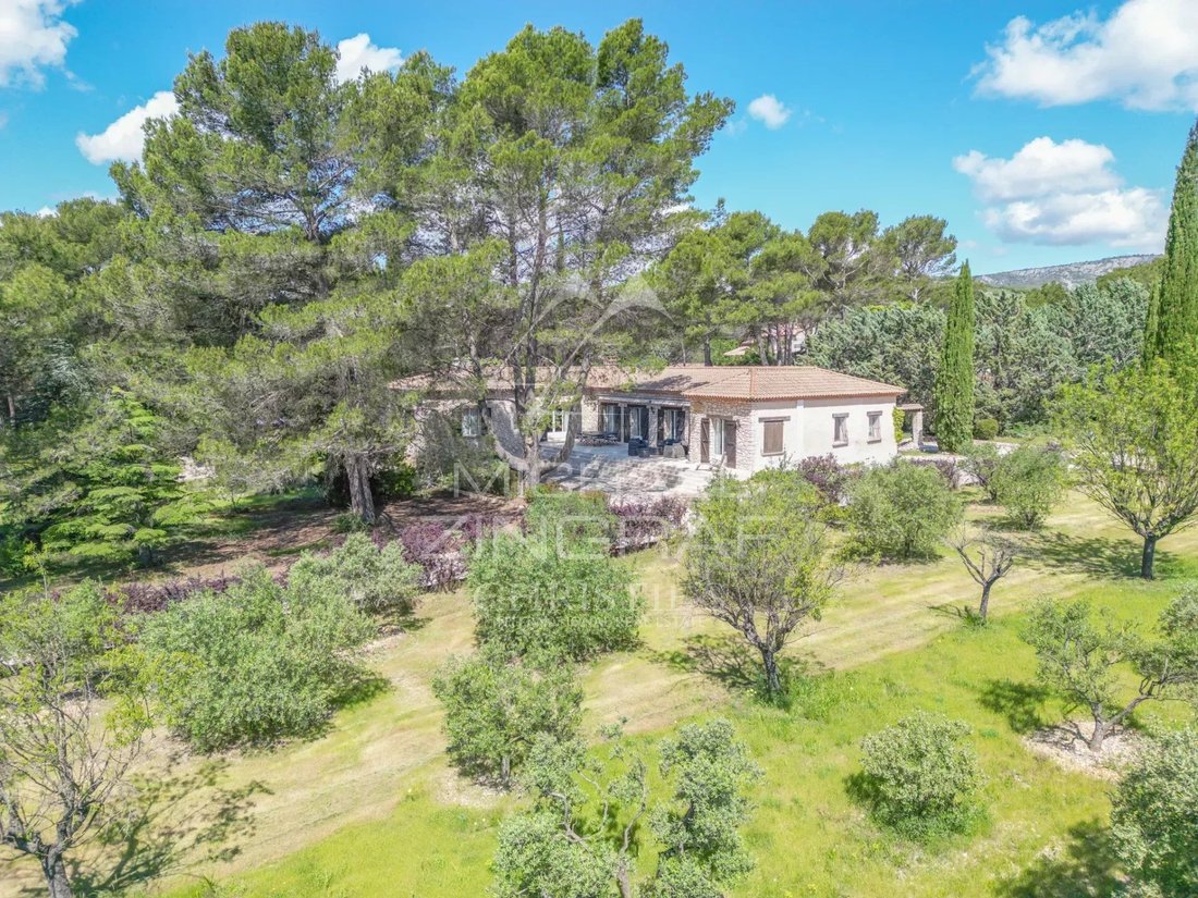 Estate in Lourmarin, Provence-Alpes-Côte d'Azur, France 2 - 15742350