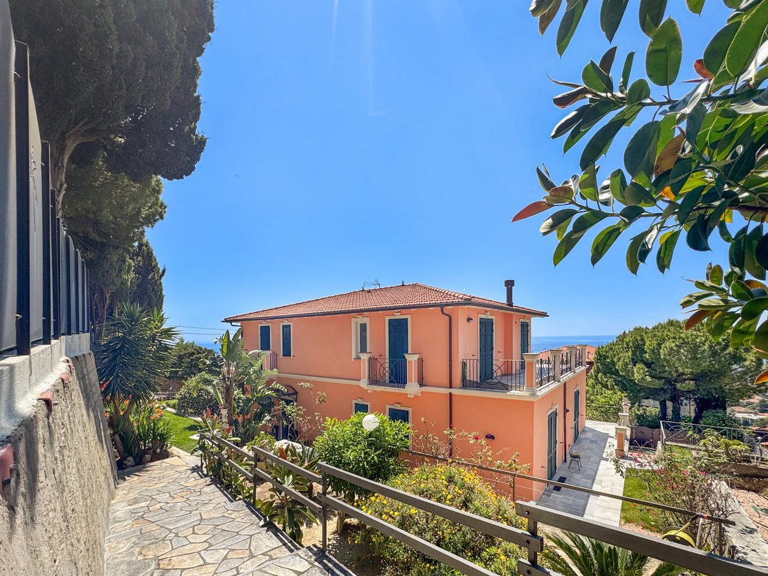 Villa in Bordighera, Liguria, Italy 4 - 15742687