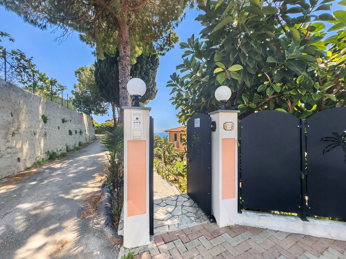 Villa in Bordighera, Liguria, Italy 2 - 15742687