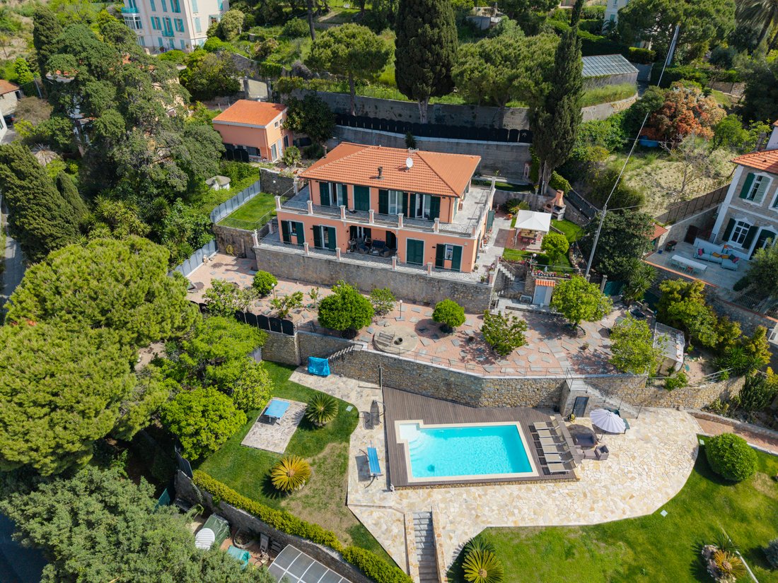 Villa in Bordighera, Liguria, Italy 1 - 15742687
