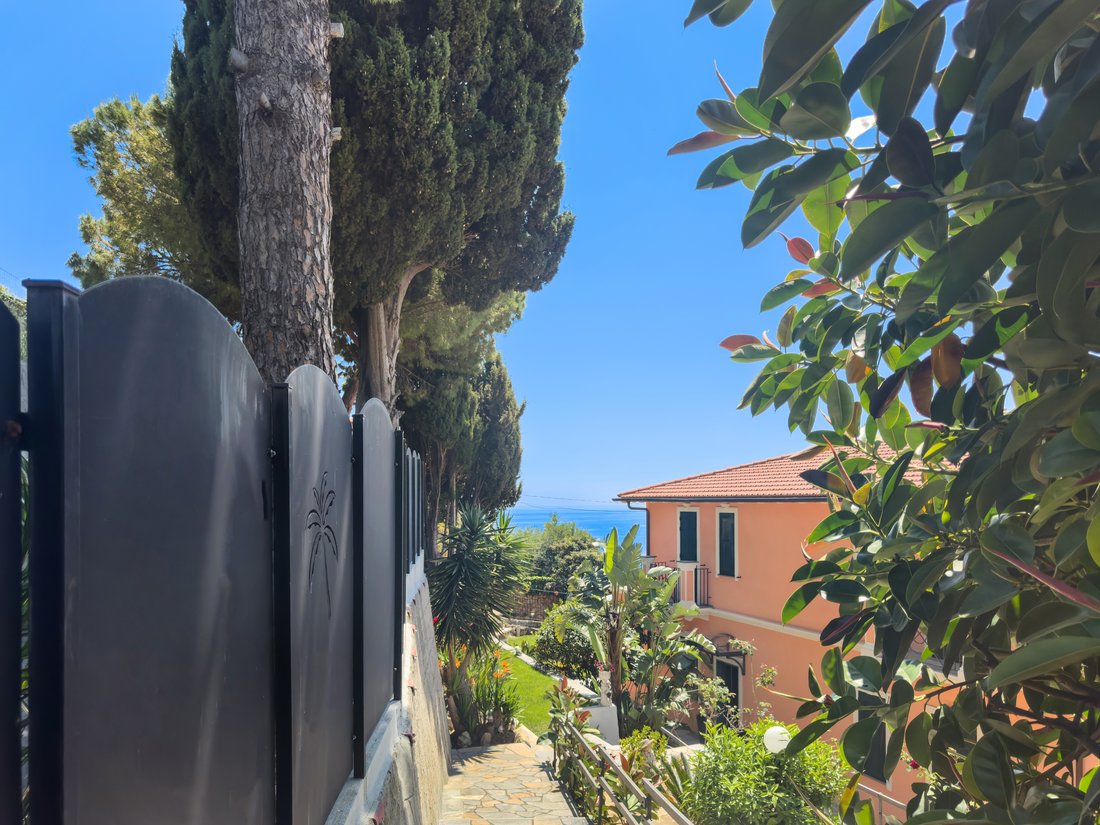 Villa in Bordighera, Liguria, Italy 3 - 15742687