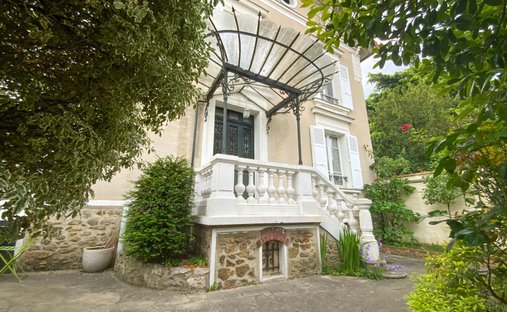 House in Chatrian, Le Raincy, France 1