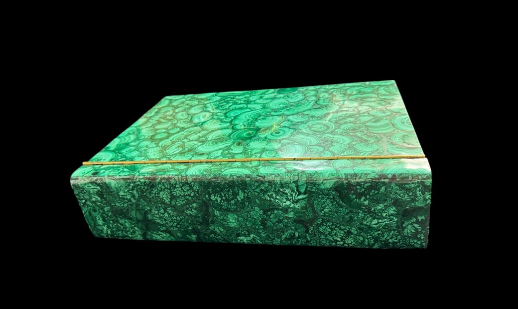 The XL Malachite Crystal Chest