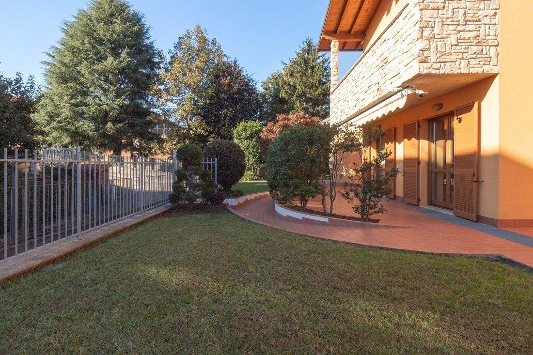 Villa in Bernareggio, Lombardy, Italy 5 - 15743908