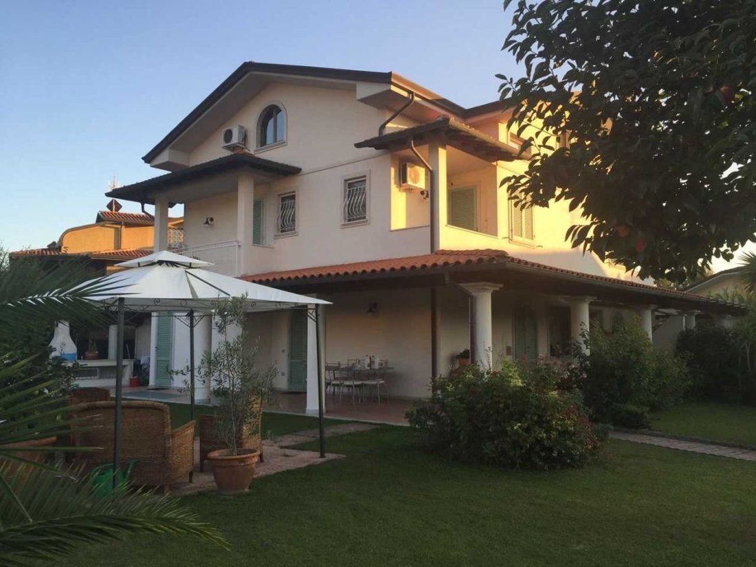 House in Center, Forte dei Marmi, Tuscany 1 - 15744635