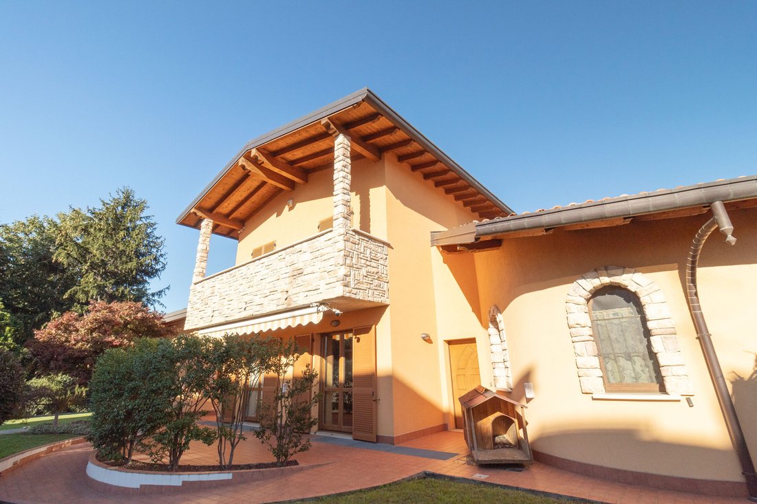 Villa in Bernareggio, Lombardy, Italy 4 - 15743908