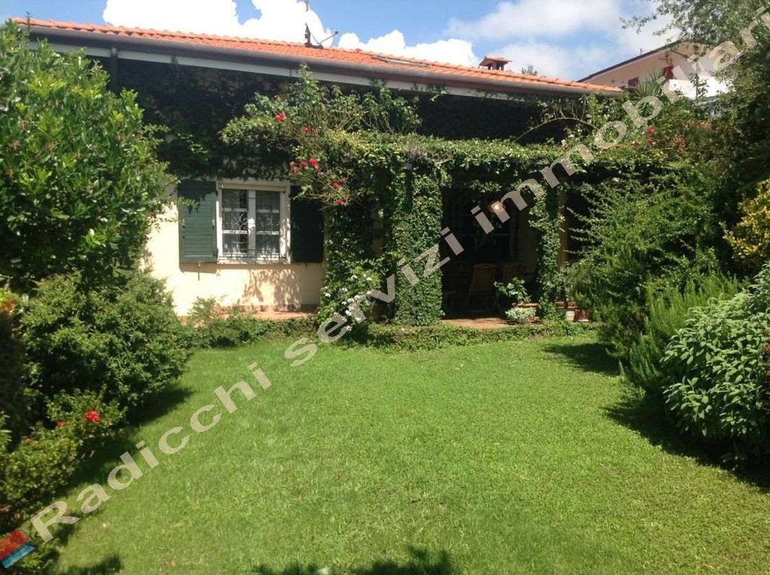 Villa in Center, Massa, Italy 1 - 15743993