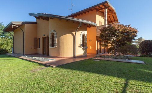 Villa in Merate, Lombardy, Italy 1