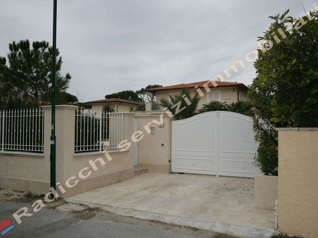 Villa in Center, Forte dei Marmi, Tuscany 2 - 15743807