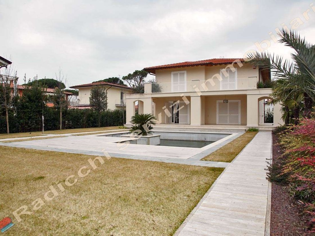 Villa in Center, Forte dei Marmi, Tuscany 1 - 15743807