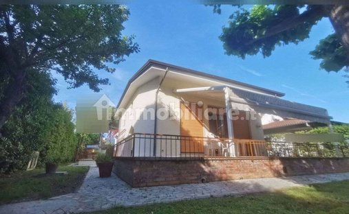 Villa in Center, Forte dei Marmi, Tuscany 1