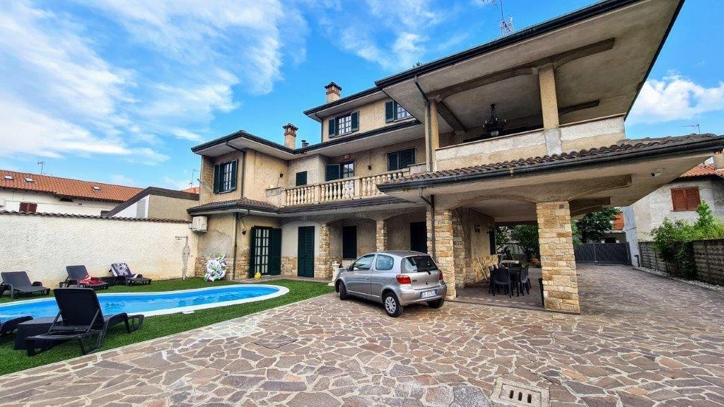 Villa in Dairago, Lombardy, Italy 1 - 15743682