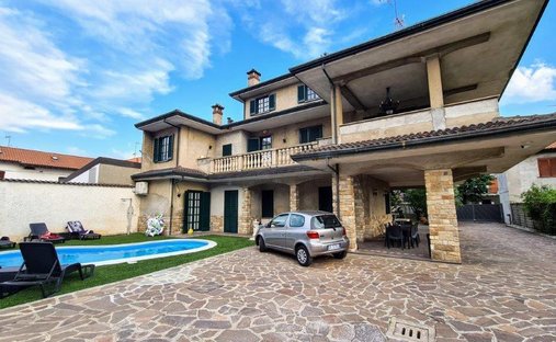 Villa in Dairago, Lombardy, Italy 1