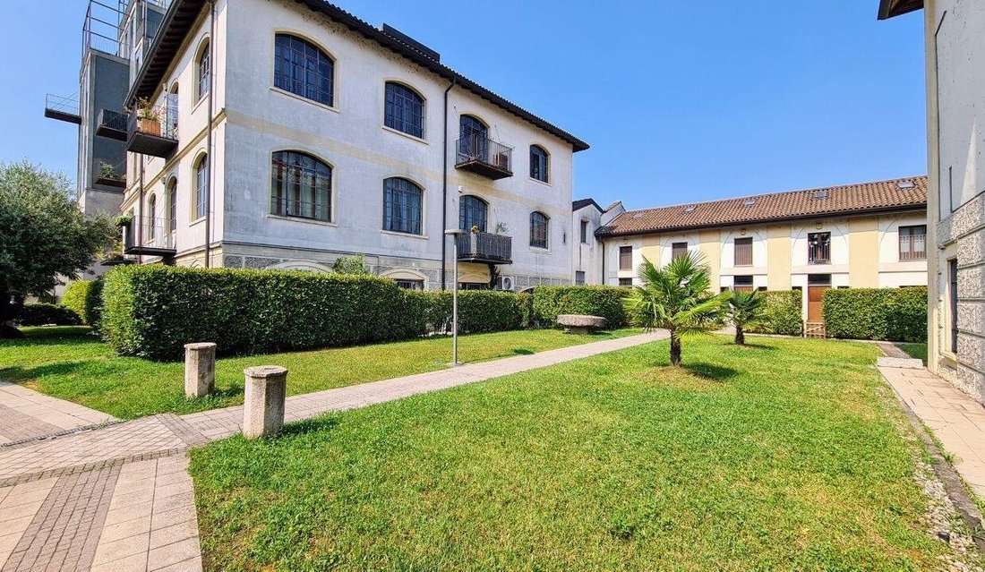 Penthouse in Rozzano, Lombardy, Italy 2 - 15743316