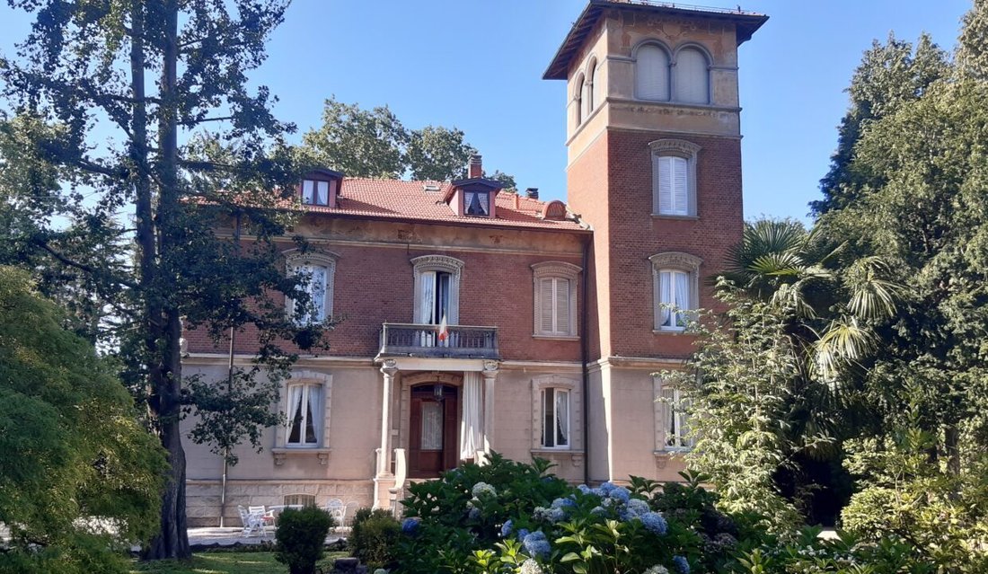 Villa in Vedano Olona, Lombardy, Italy 1 - 15743164