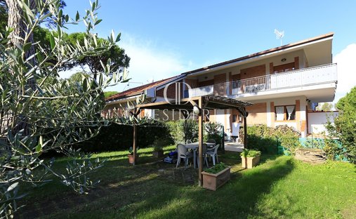 House in Castle of Castiglione, Castiglione della Pescaia, Tuscany 1