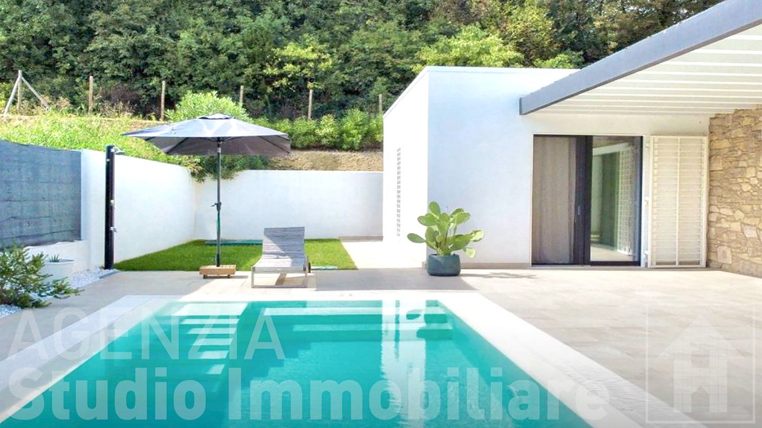 Villa in Padenghe sul Garda, Lombardy, Italy 2 - 15743526