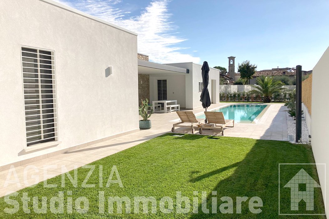 Villa in Padenghe sul Garda, Lombardy, Italy 4 - 15743526