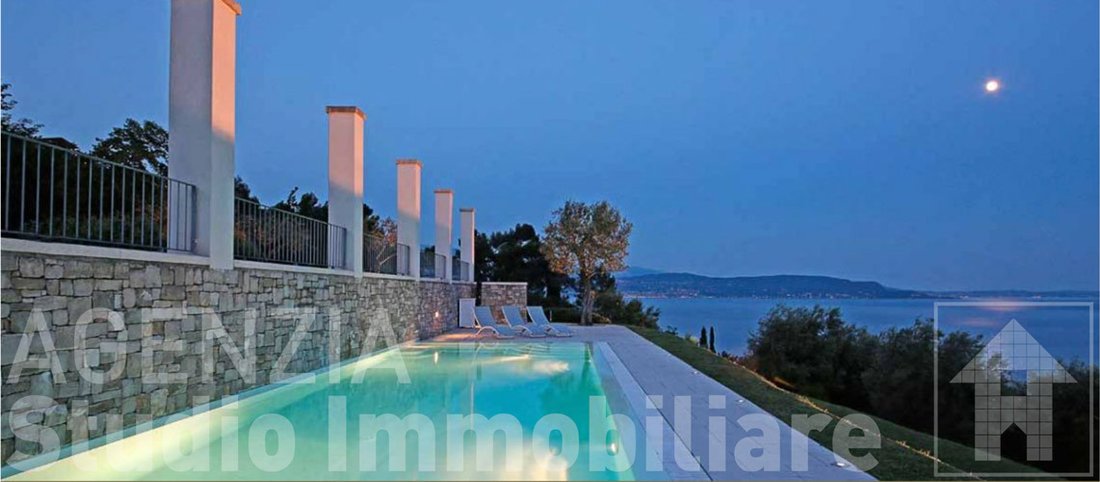Villa in Gardone Riviera, Lombardy, Italy 5 - 15743701