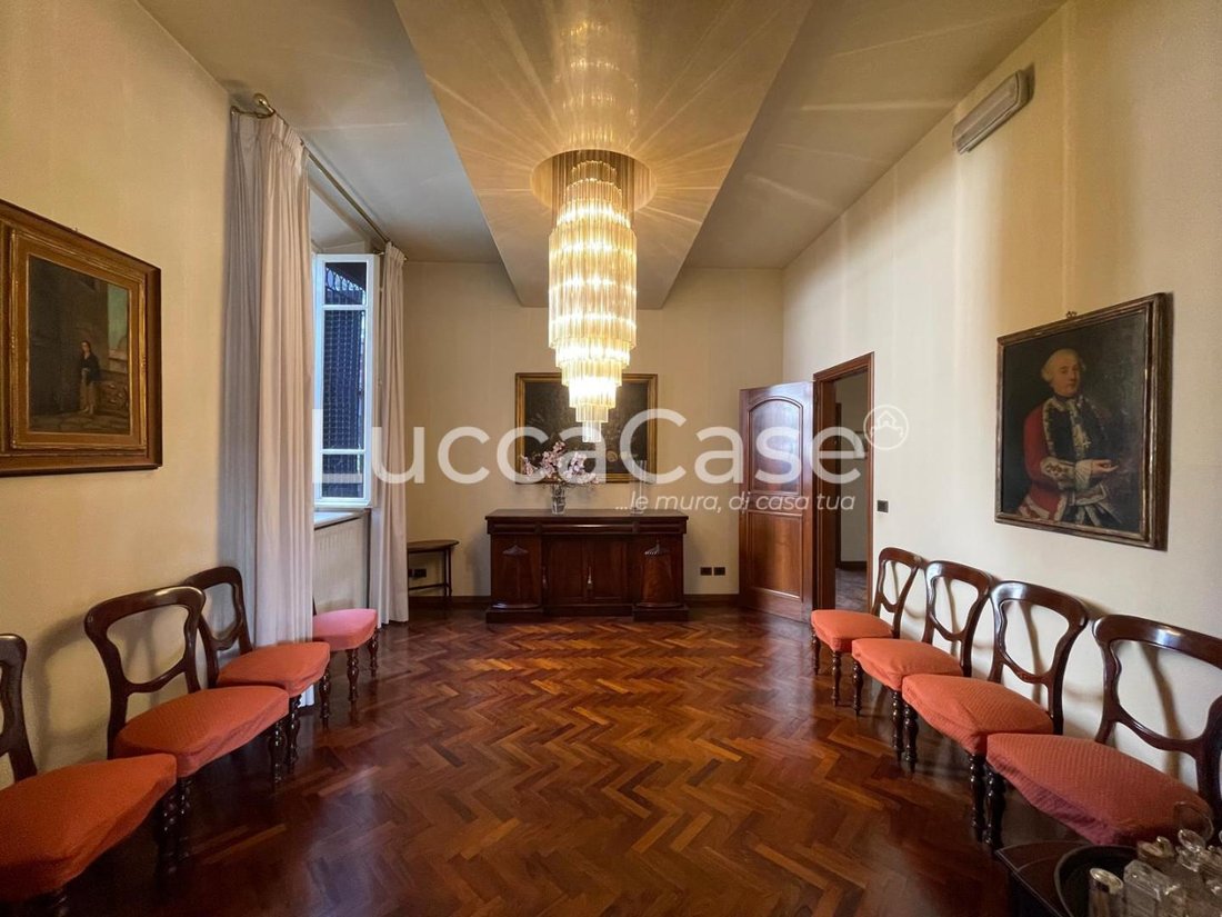 Villa in Historic Center, Lucca, Tuscany 1 - 15744445