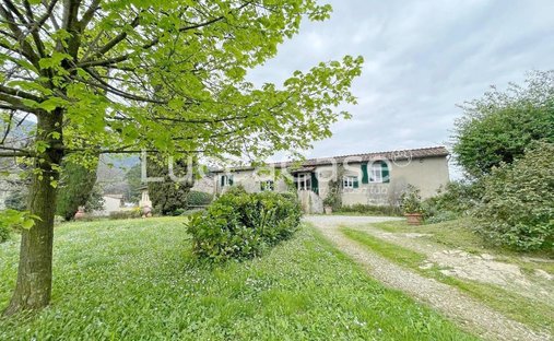 Country House in Historic Center, Lucca, Tuscany 1