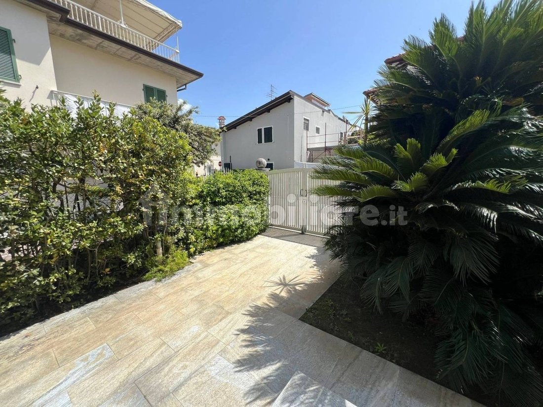 Villa in Center, Forte dei Marmi, Tuscany 4 - 15745068