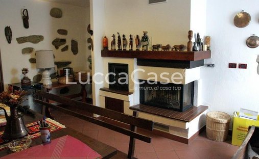 Villa à Barga, Toscane, Italie 1