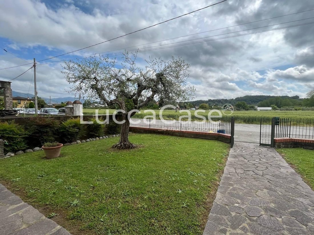 Villa in Porcari, Tuscany, Italy 1 - 15745207