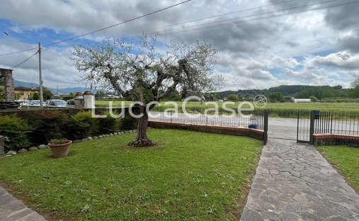 Villa in Porcari, Tuscany, Italy 1