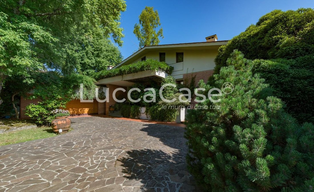 Villa in Historic Center, Lucca, Tuscany 2 - 15745303